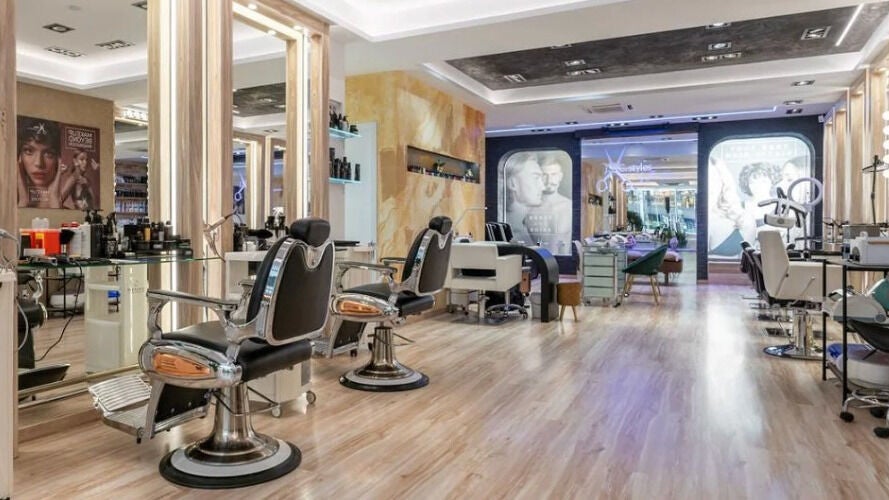 Amplio salón de belleza moderno en YOU by Jhon Roncancio, Barcelona, Catalunya, ES.