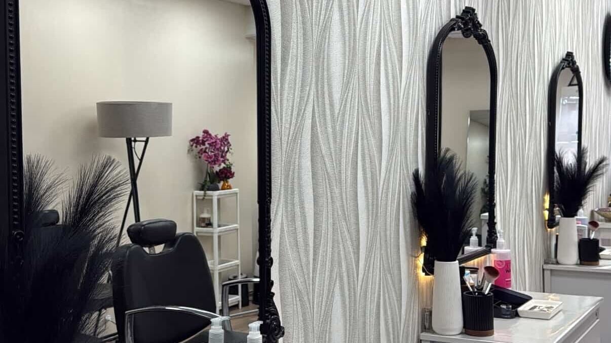 Chic styling mirrors at The Glam Lab in Glasgow, Scotland, GB, reflecting modern beauty and wellness.