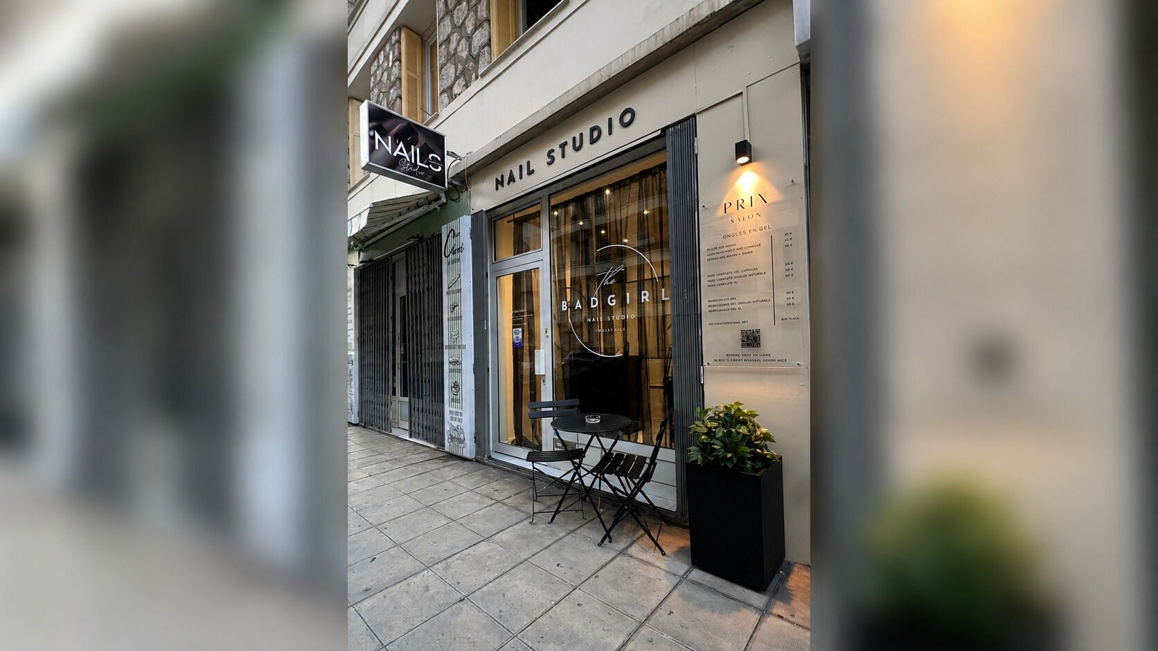 Entrée du Badgirlnail Studio à Nice, Provence-alpes-côte D'azur, FR, avec façade moderne et décor accueillant.