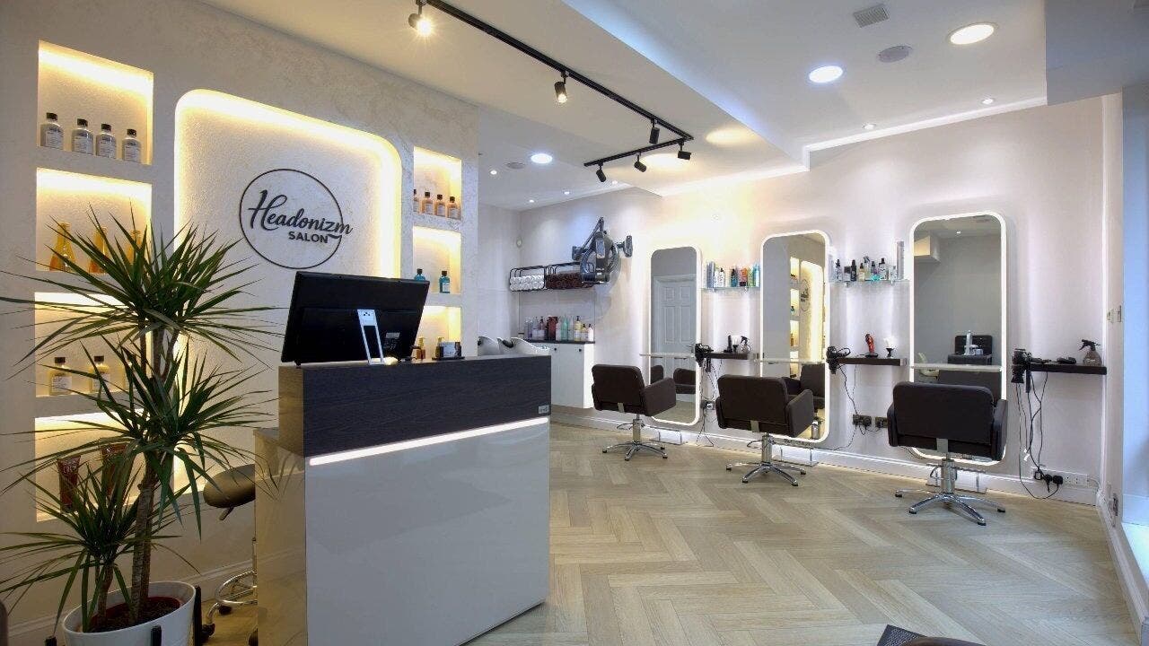 Sophisticated interior of Headonizm salon G’Nails London in London, England, GB with stylish modern decor.