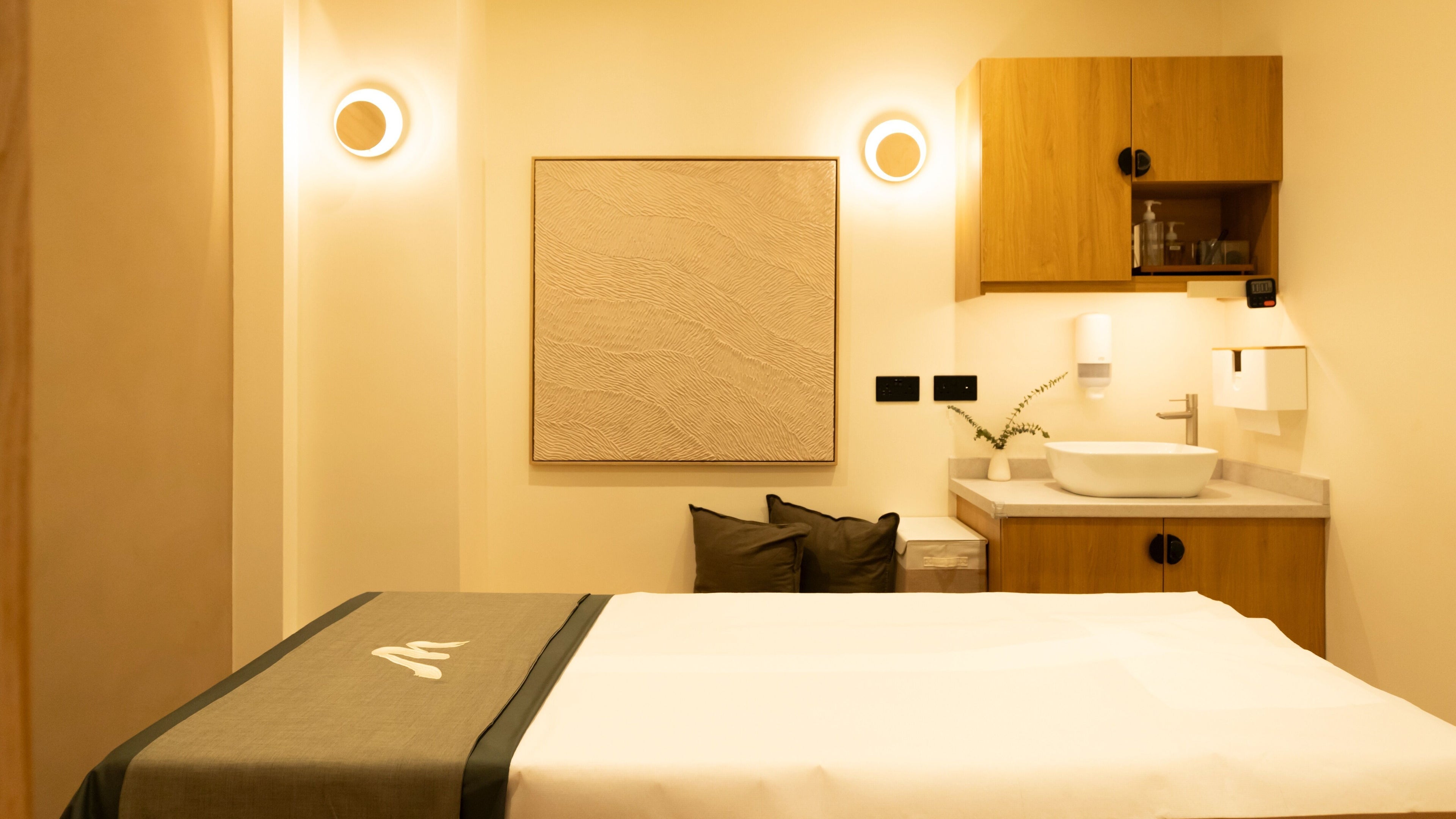 Relaxing treatment room at ME - THAIS, Thai Spa in Angel, London, England, GB with warm lighting and modern decor.