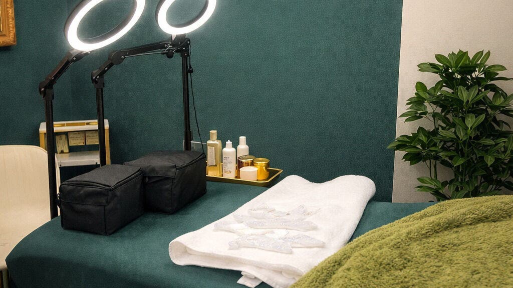 Spazio accogliente da Factorlash, Milano, Lombardia. Relax e bellezza in un ambiente curato.