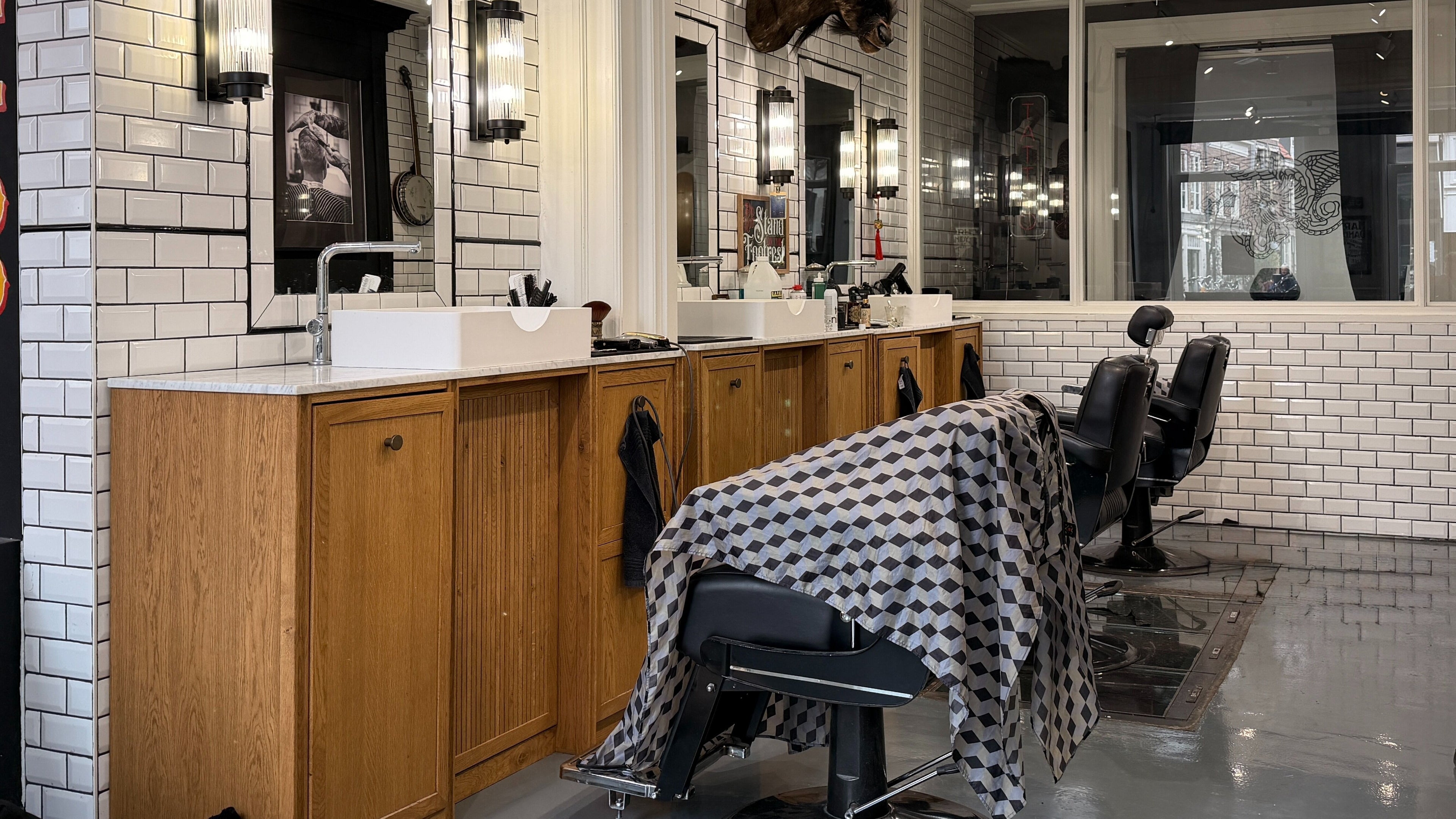 Stylish interior of CANVAS Barbers in Haarlem, Noord-holland, NL, featuring sleek barber chairs and modern decor.