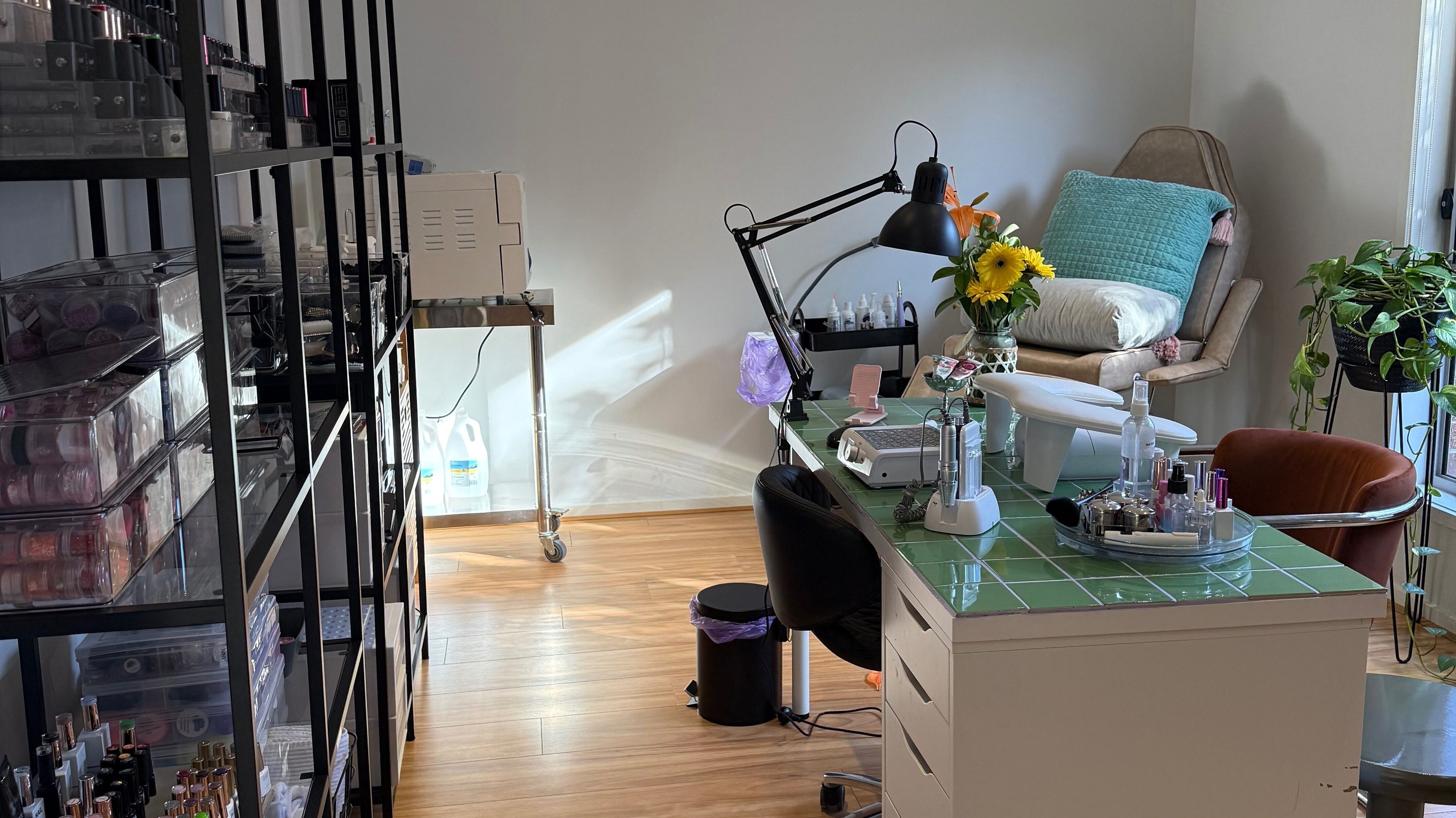Bright, organized beauty station at HERR CO in Melbourne, Victoria, AU, showcasing a calm, professional workspace.