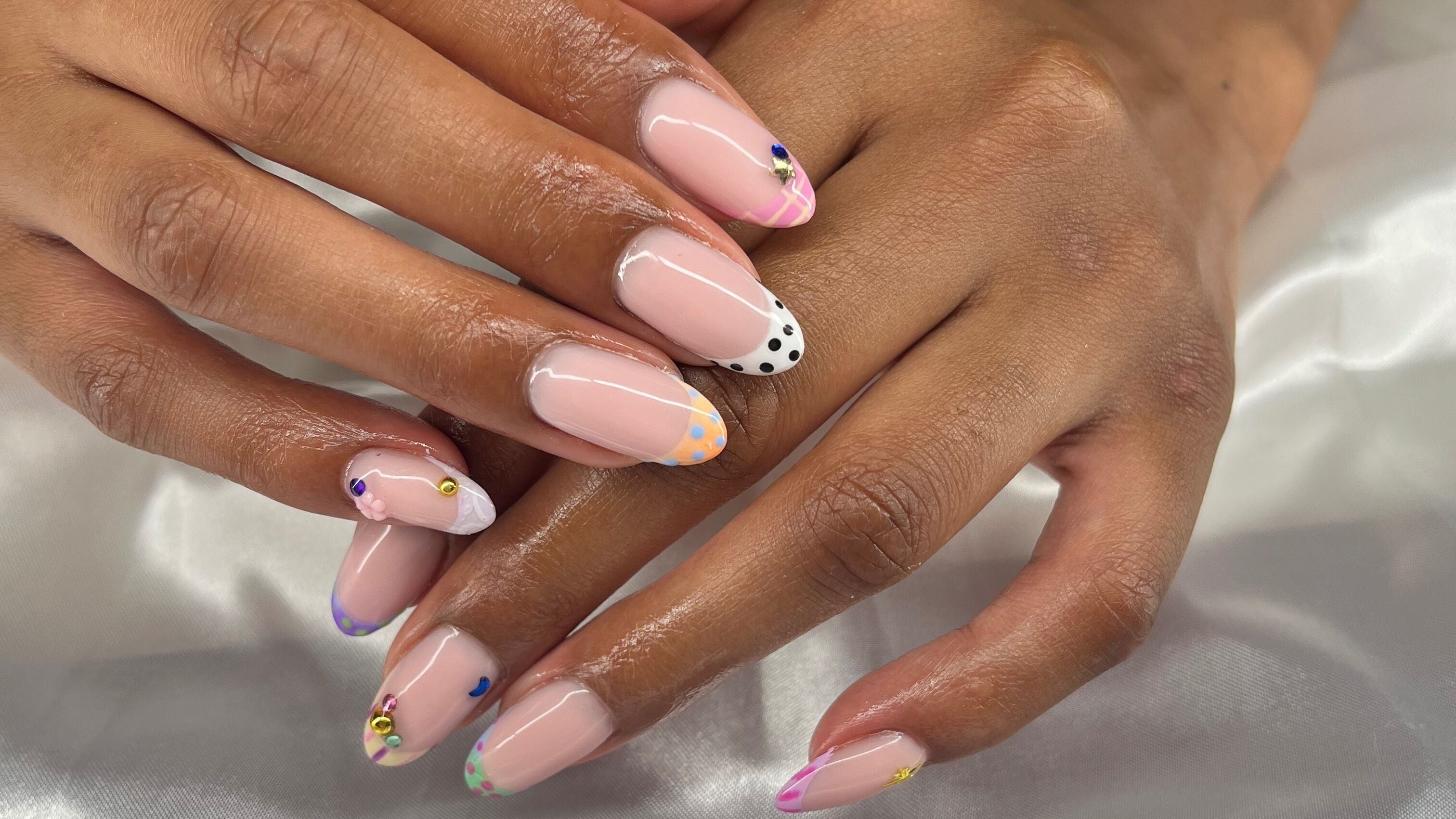 Elegant nail art from Nails by Monaaa, Den Haag, Zuid-holland, NL showcasing modern styles on manicured hands.