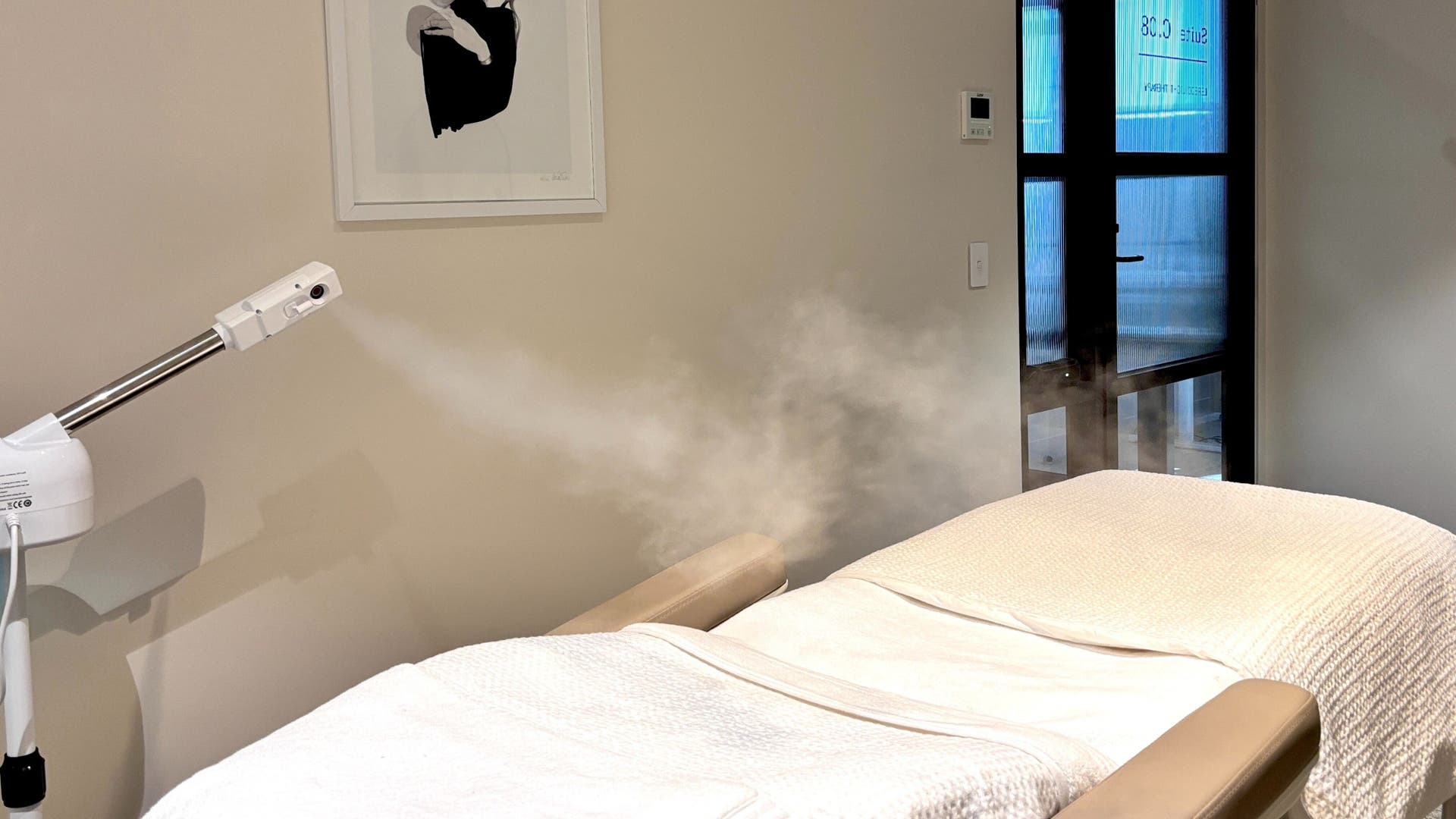 Relaxing therapy room at LEREDD LED LIGHT THERAPY WELLNESS AND SKIN SPA, Melbourne, Victoria, AU.