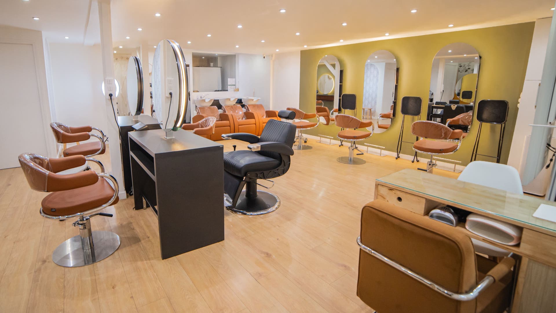 Salon moderne avec fauteuils élégants à Pampa Coworking Beauté, Lyon, Auvergne-rhône-alpes, FR.