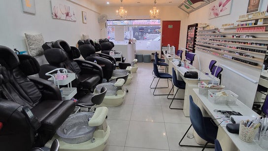 Glow Up Lounge Ellerslie