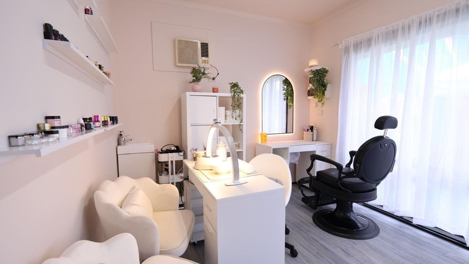 Cozy beauty treatment room at La Fama Beauty in Melbourne, Victoria, AU with soothing decor and plush seating.