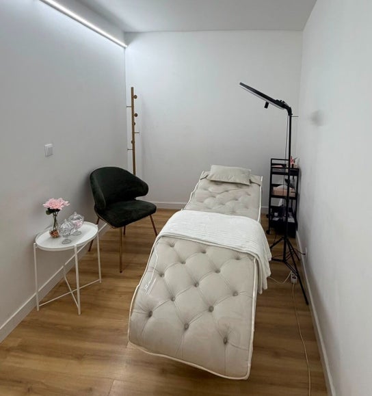 Lash & Brow By Lizandra