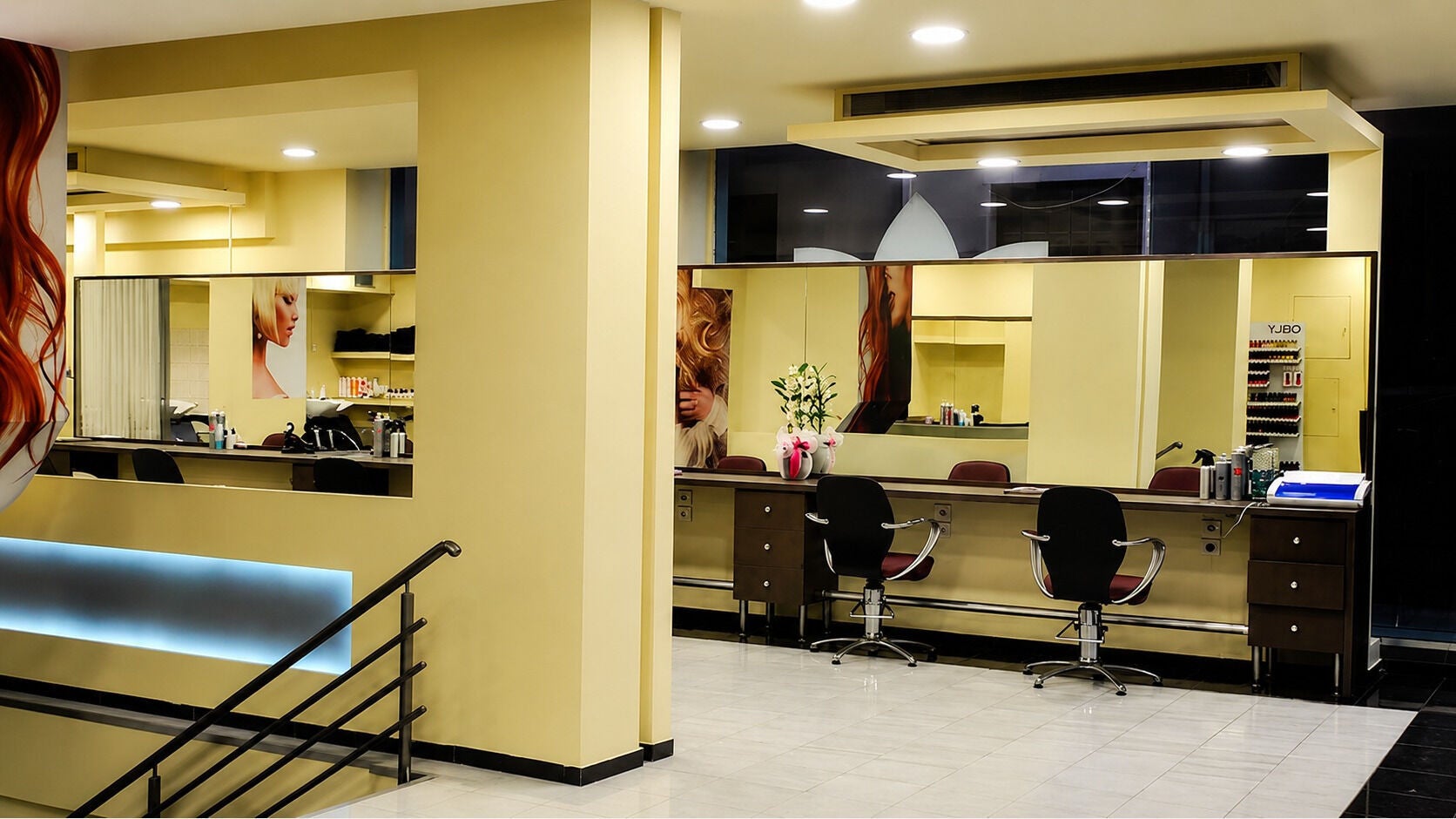 Εσωτερικός χώρος Doxopoulos Beauty Salons Petralona, σύγχρονη αισθητική. Αθήνα, Ελλάδα, GR.