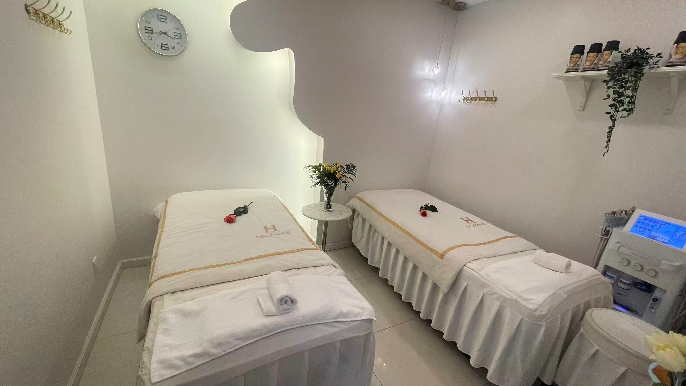 Relaxing spa room at Everyday Beauty - 86th Street, New York, US, featuring cozy massage beds and ambient lighting.