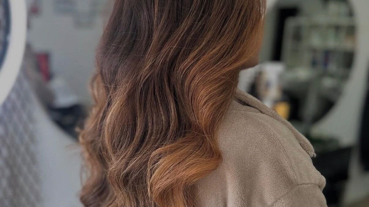 Ondas loiras deslumbrantes no Erika Tischler Studio, Amadora, Lisboa, PT.