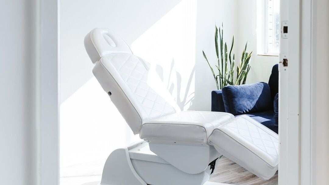 Luxurious white treatment chair at Pure Aesthetics by Shoba in Wantirna South, Victoria, AU, inviting relaxation.
