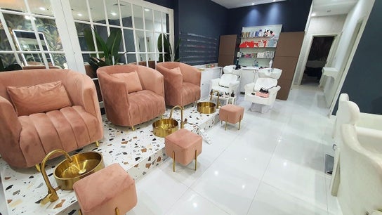 Las Meninas Salon - Dubailand