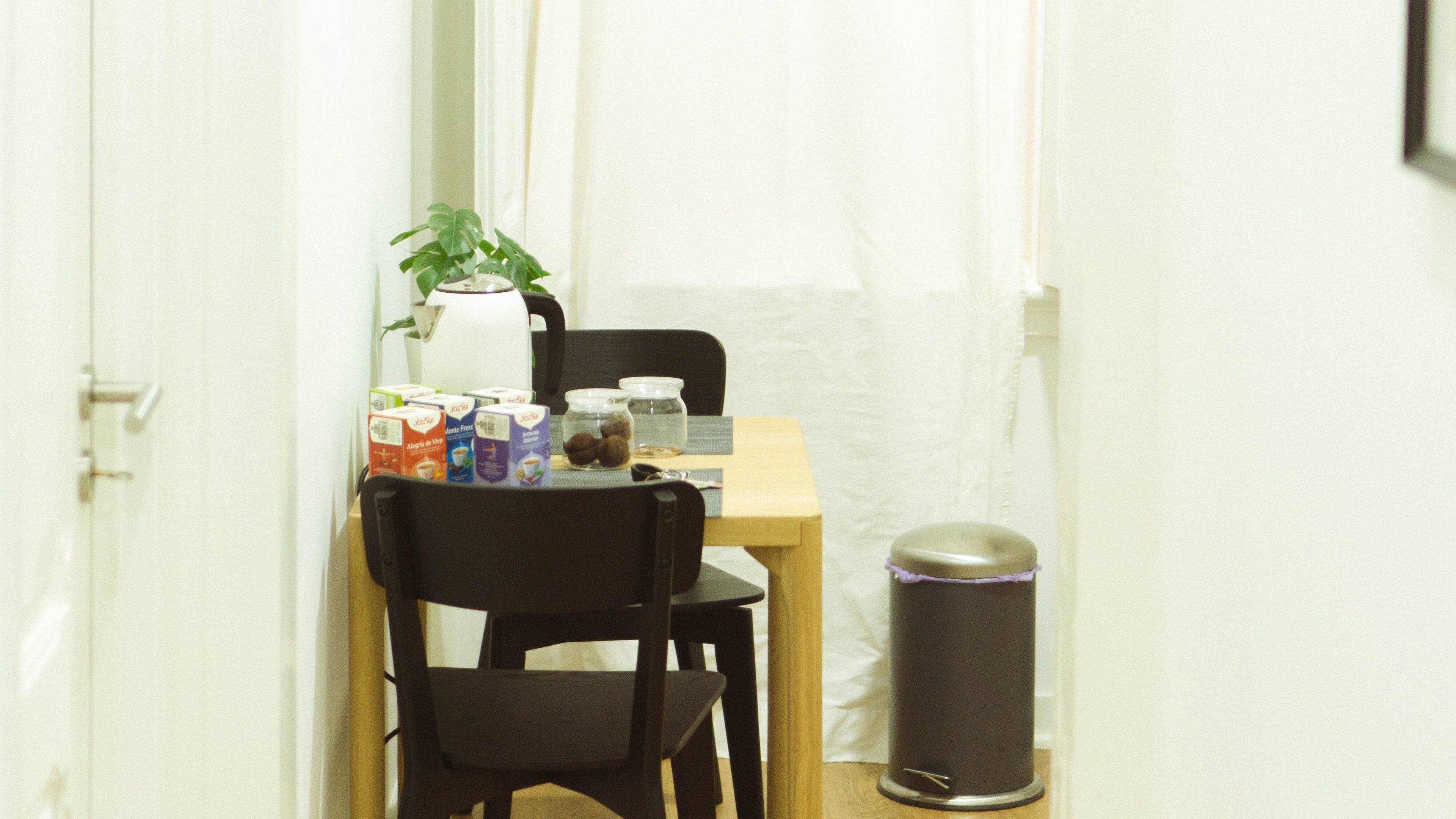 Relaxing tea corner at Manú Kondo Healing, Lisboa, Lisboa, PT, promoting tranquility and wellness.