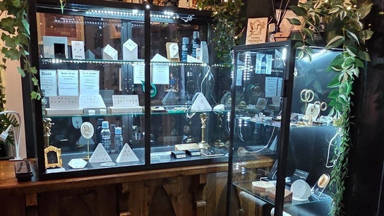 Black Abbey | Fiona Thomson Tattooing and Piercing