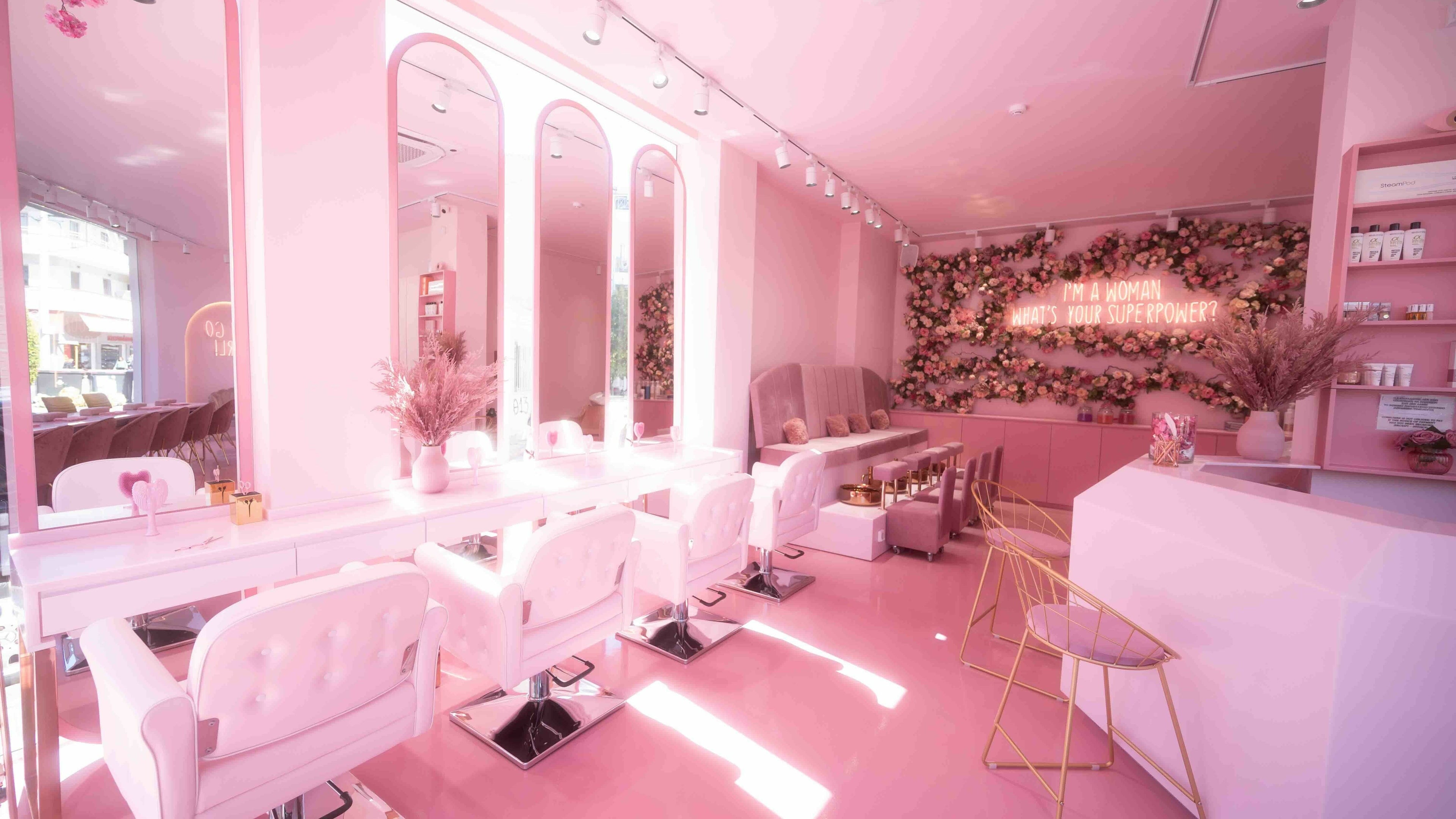 Εσωτερικό Melrose Beauty Bar, κομψός ροζ χώρος ομορφιάς, Αθήνα, Ελλάδα, GR.