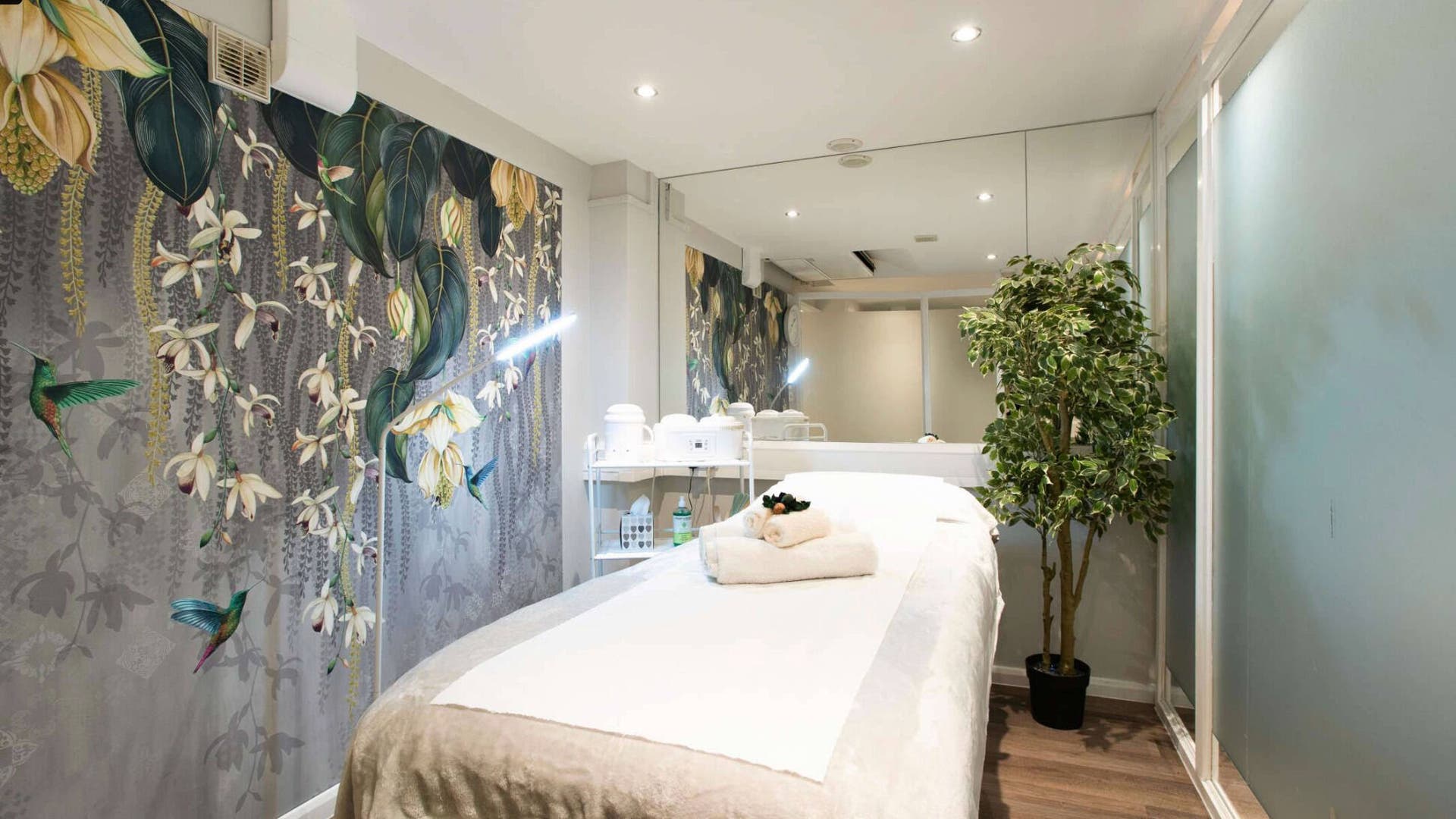 Spa room at Anir Anun Clinic with floral decor, London, England, GB.