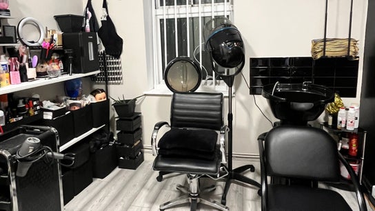 Uni Tina's Saloon