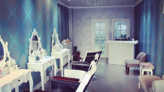 Naz Brow and Lash Studio