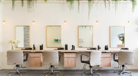 Aer Salon