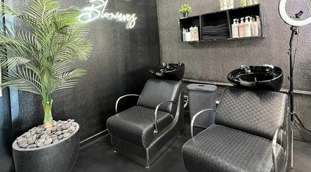 Barbers and Blowaves صورة 2