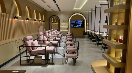 Plush Nail Boutique - Al Takhassousi