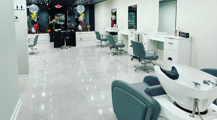 Dry Bar Louys Salon