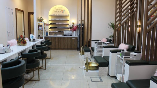 Royal Nails Salon