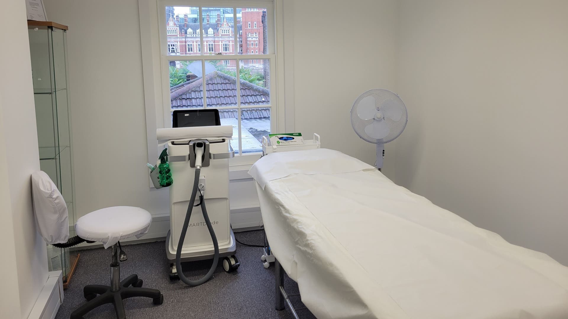 A pristine aesthetic treatment room at Laserlite Aesthetic Clinic, Croydon, England, GB with modern equipment and a tranquil ambiance.