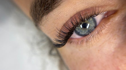 Polly Lashes & Brows London