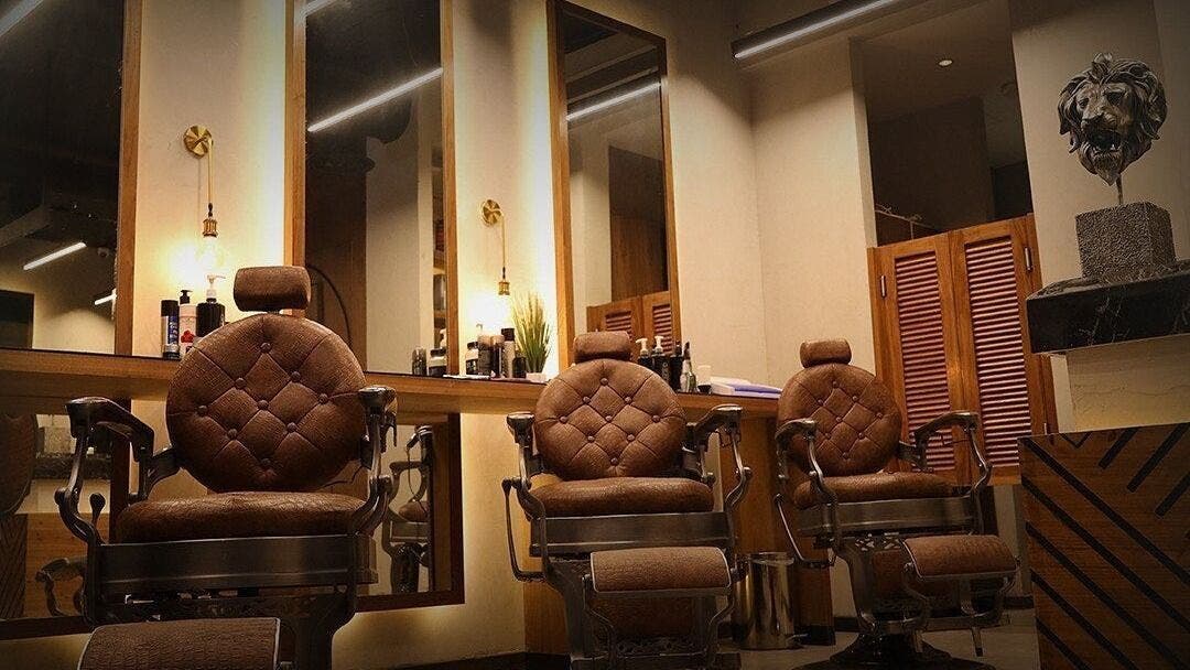 Luxurious barber chairs at Dar Dujour Men - Al Rawda in الرياض, منطقة الرياض, SA, offering premium grooming.