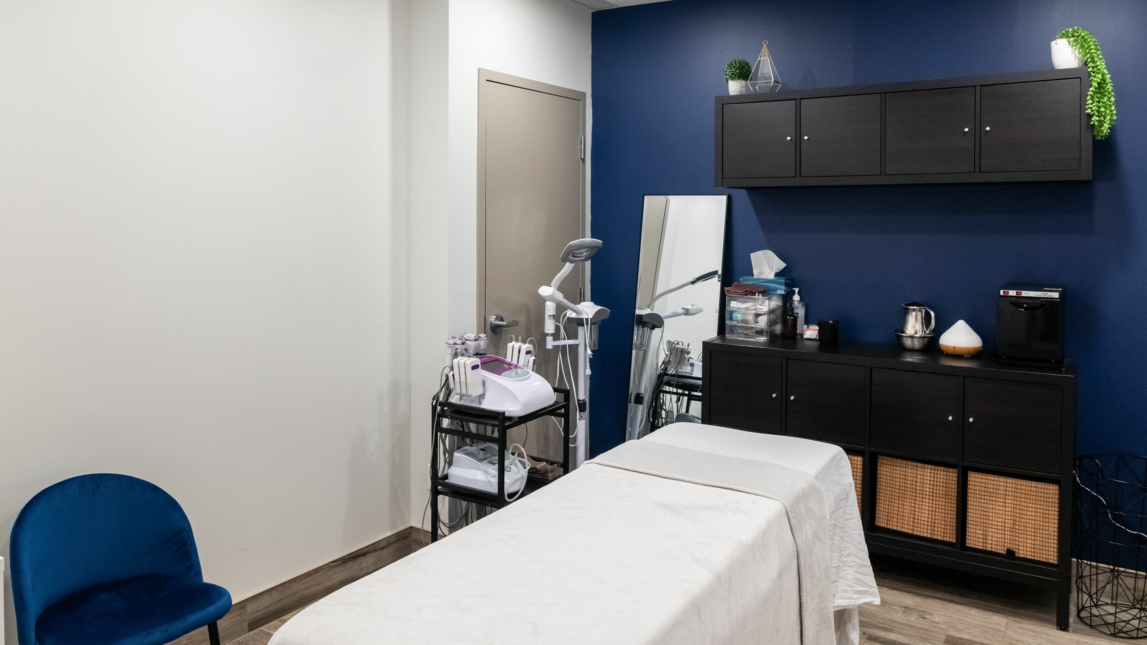 Relaxing treatment room at Melt Body Health in Windsor, Ontario, CA, showcasing a serene and inviting ambiance.