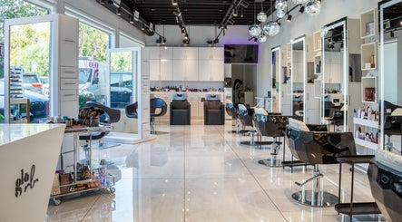 Salon Glo