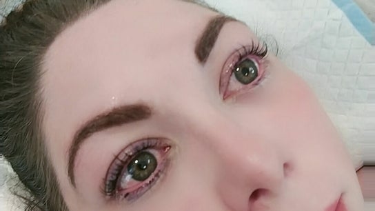 Jacqui's Lashous and Brows