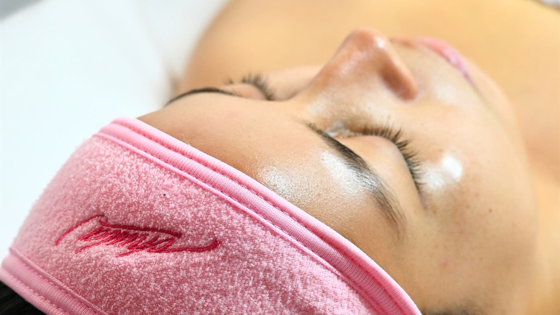 Tratamiento facial en Chula BW Satélite, Naucalpan De Juárez, Estado De México, MX, mostrando una piel radiante.