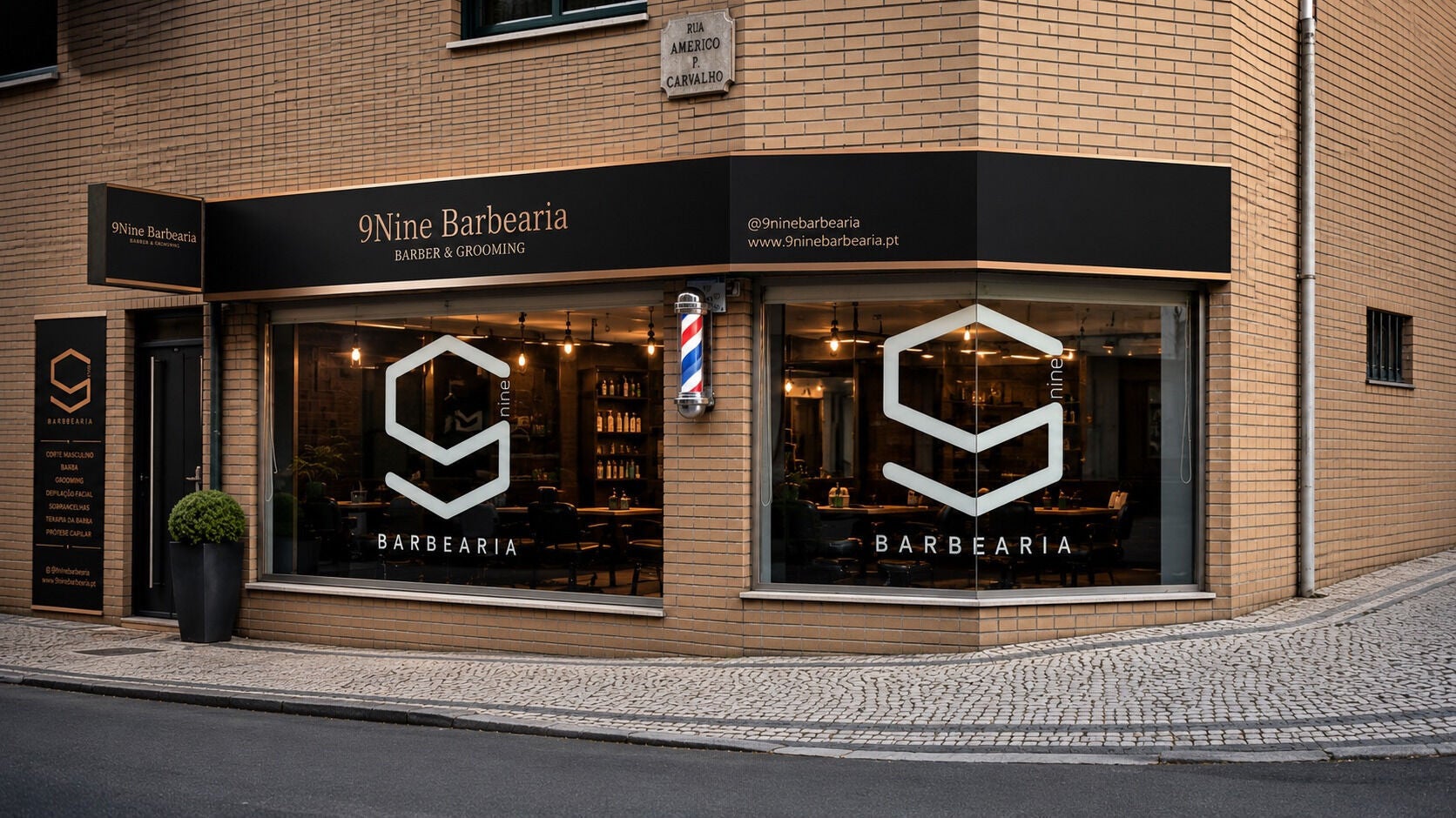 Fachada da 9 Nine Barbearia | VISAGISMO MASCULINO & PRÓTESE CAPILAR em Braga, Braga, PT à noite.
