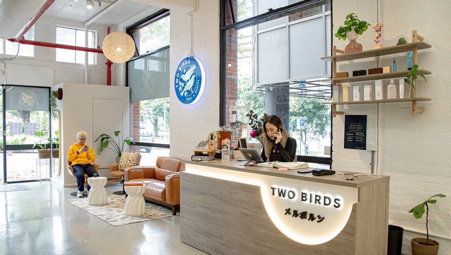 Two Birds Hair and Beauty Salon afbeelding 1