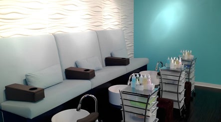 hình ảnh 3 của Luxure Nail and Beauty Bar