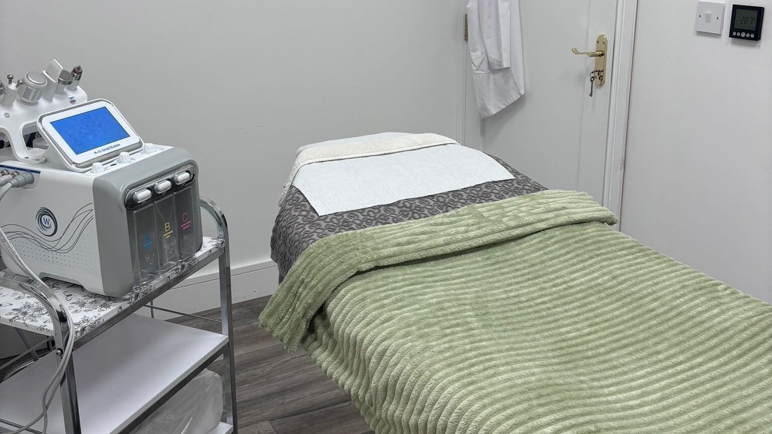 Treatment room at Cova Beauty in Monasterevin, County Kildare, IE, featuring a comfy bed and advanced equipment.