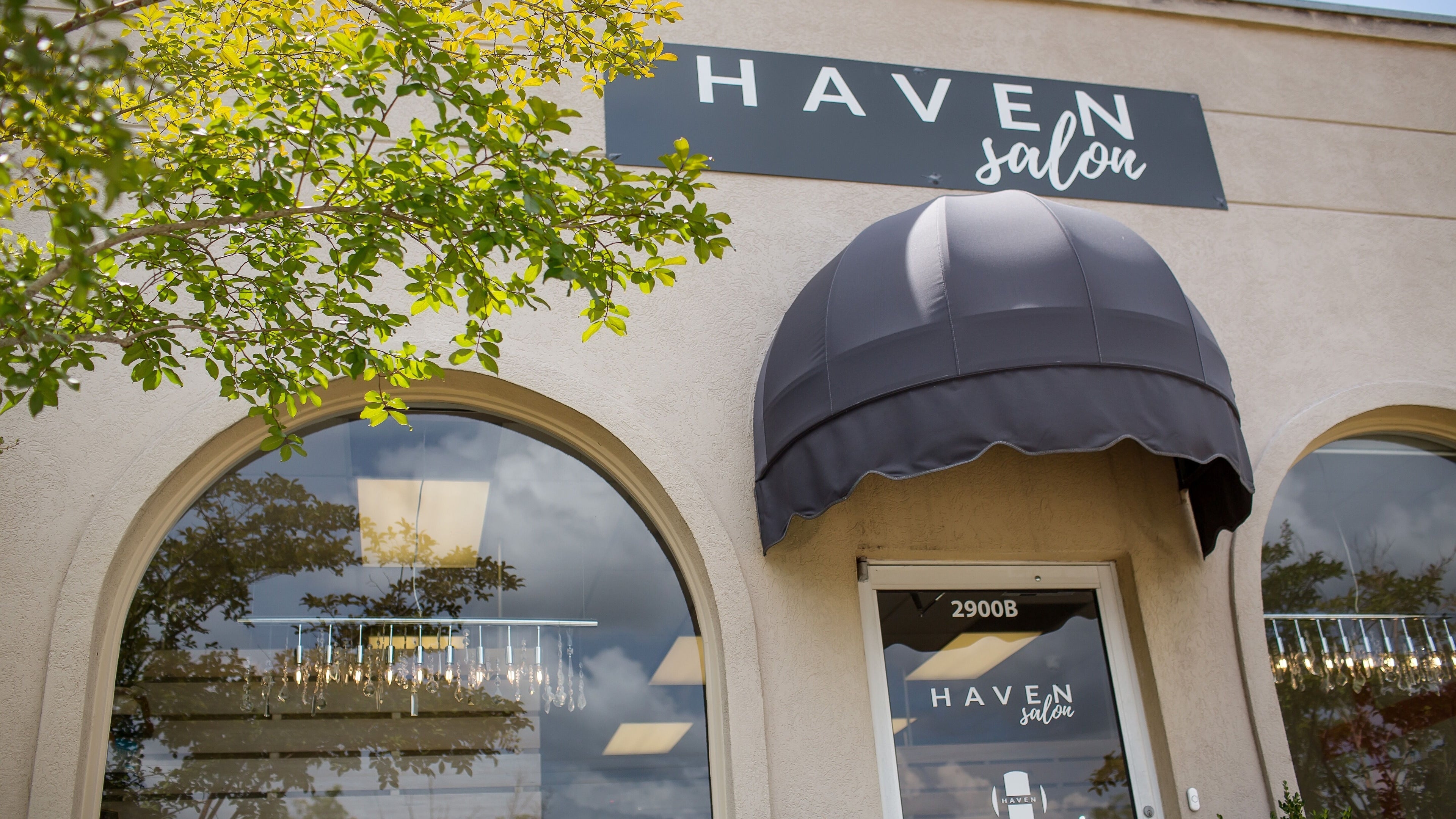 HAVEN Salon entrance in Meridian, Mississippi, US, showcasing elegant exterior and signage.