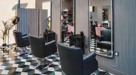 Vog Beauty Salon For Ladies image 3