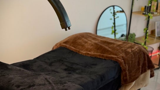 FoxxTail Beauty Lounge