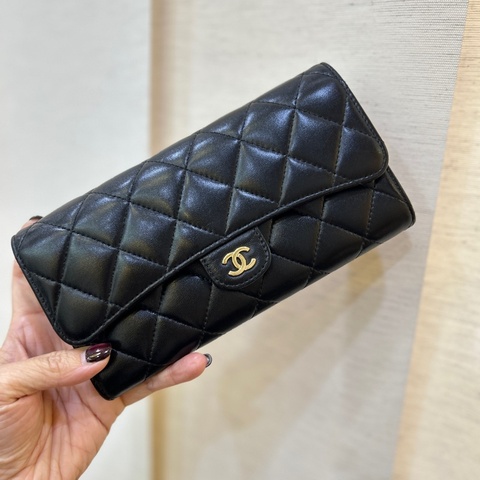 Chanel 黑羊皮金釦內一拉零錢袋12卡下蓋長夾