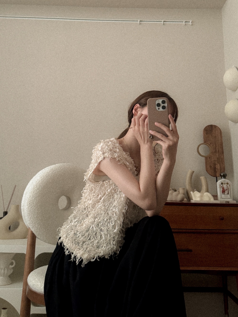 高芦あかりさんの「Jacquard fringe sleeveless tops / ジャガードフリンジノースリーブトップス（seyto）」を使ったコーディネートの1枚目の写真