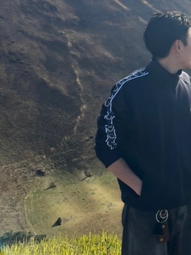 霧島　凪さんの「Contrast Tape Track Jacket／フレッドペリートラックジャケット」を使ったコーディネート