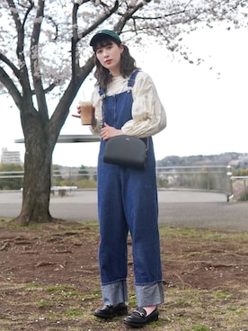 ハヤシ　アンナさんの「カラーステッチロールアップハーフジップデニムサロペット（BONLECILL | ボンルシール）」を使ったコーディネート