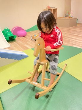 「adidas(アディダス)のアイテム(ジャケット/アウター)」を使った、shoyoiさん(キッズ・80cm)の春コーディネート