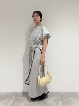 「SENSE OF PLACE by URBAN RESEARCH(センスオブプレイスバイアーバンリサーチ)の『撥水』SKINProof 撥水ドレープスカート(スカート、グレー系)」を使った、yuiさん(レディース・168cm)の春コーディネート
